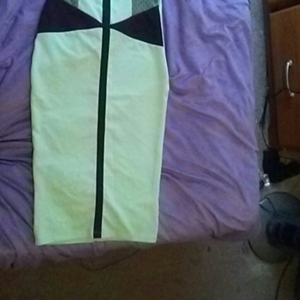 Dress - Picture 2 of 5